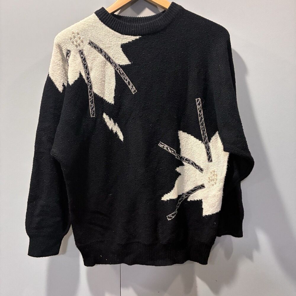 Vintage 80s Dramatic Black & White Graphic Knit Sweater Sz Large Pearl Ribbon